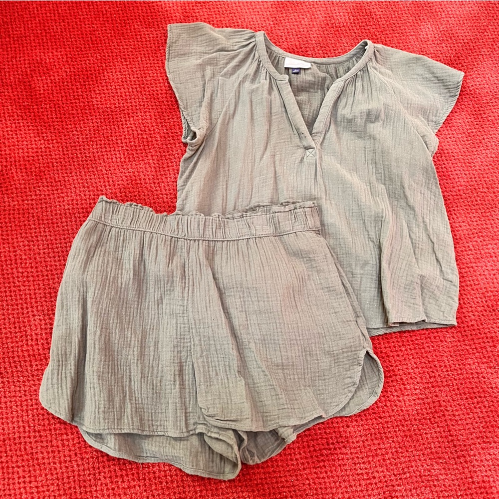 ♥️Host Pick♥️Universal Thread gauze short set , size large